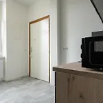 Homely 40M Apt, King-Size Bed, Next To Downtown