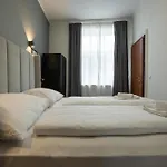 Homely 40M Apt, King-Size Bed, Next To Downtown