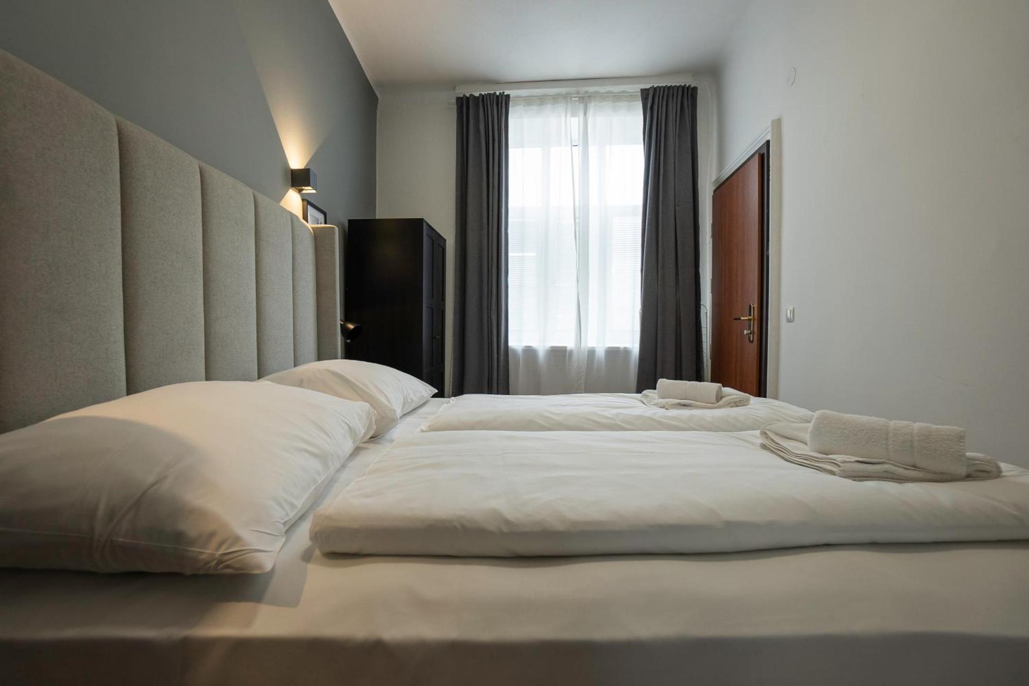 Homely 40m Apt, King-size Bed, Next To Downtown Apartment