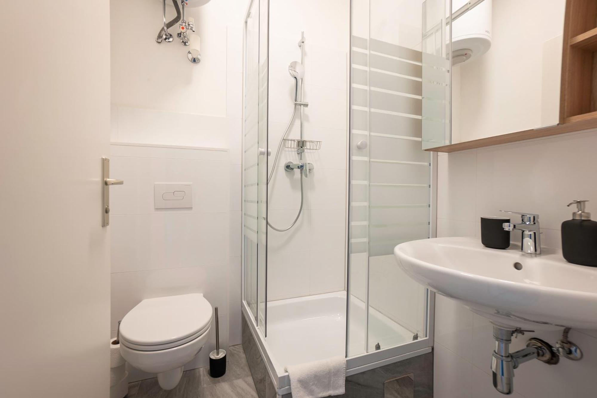 Homely 40m Apt, King-size Bed, Next To Downtown Apartment Wien