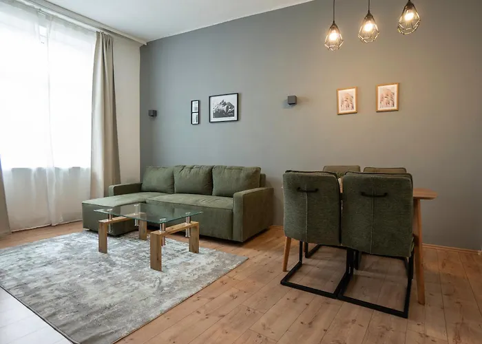 Homely 40M Apt, King-Size Bed, Next To Downtown